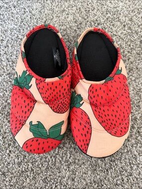 BAGGU Strawberry Puffy Slippers